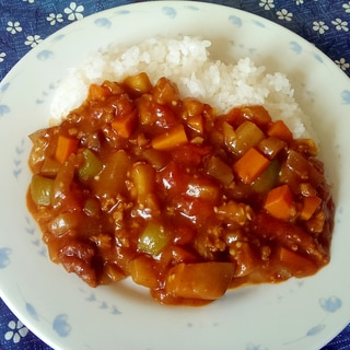 トマト缶で作るひき肉と夏野菜のカレー